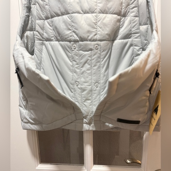 NWT Women's Burton Carbonate Insulated Vest - Picture 13 of 16